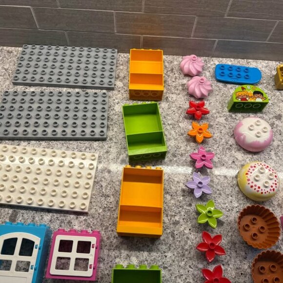 125+‎ Piece Lot Lego Duplo-Grocery Store/Food Pieces, Furniture, Figures & More - Picture 6 of 9